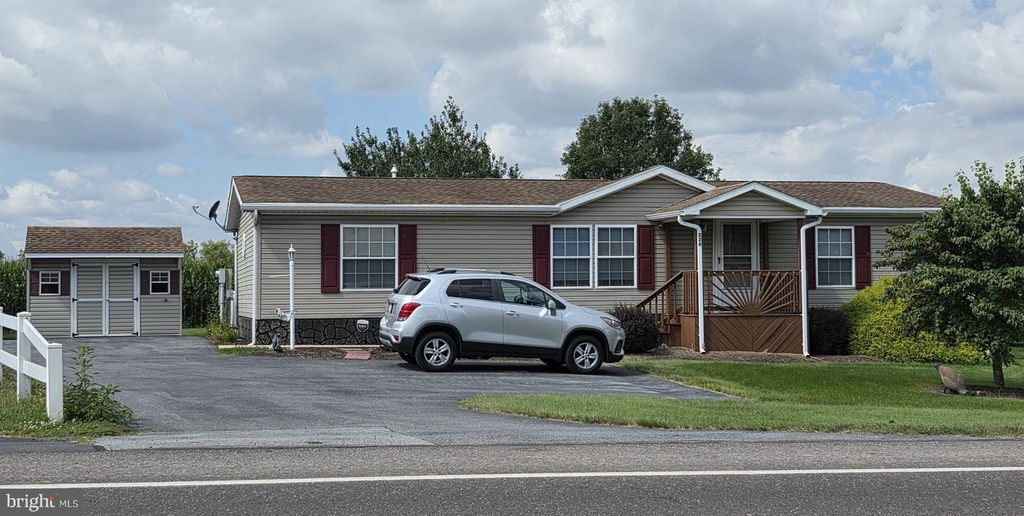 228 S STATE ST, Brownstown, PA 17508