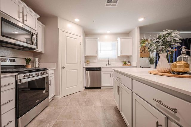 2057 Heidi Avenue # 2047S, Sanger, CA 93657