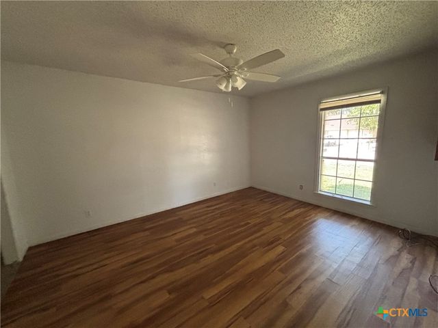 115 Bowling Green Drive, Victoria, TX 77904