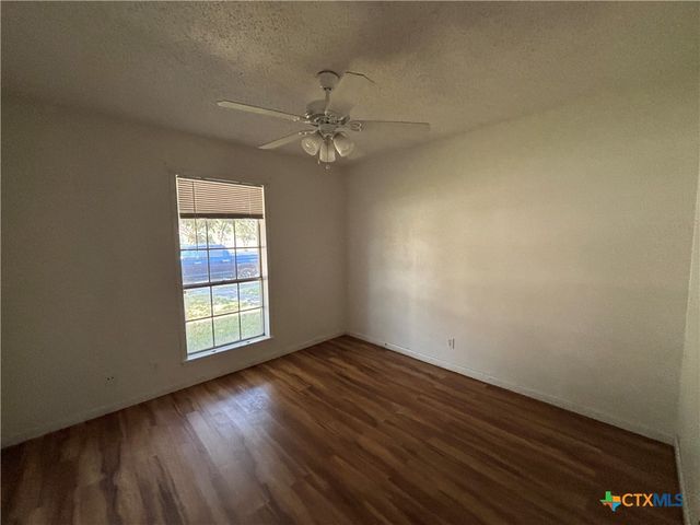 115 Bowling Green Drive, Victoria, TX 77904