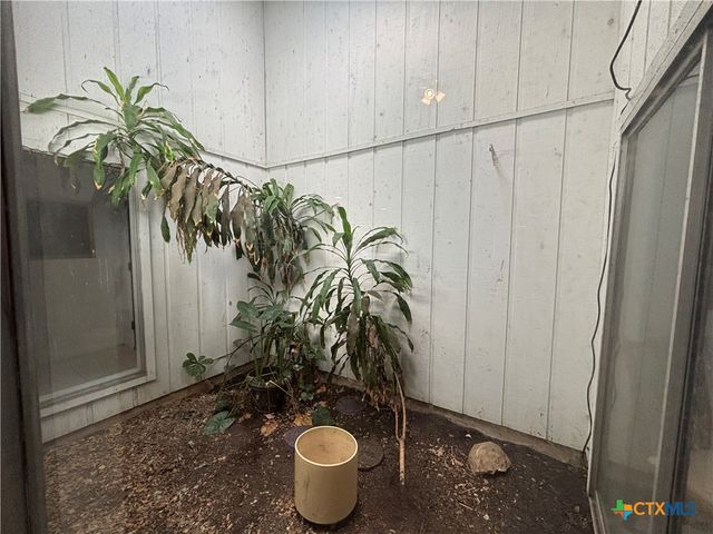 115 Bowling Green Drive, Victoria, TX 77904