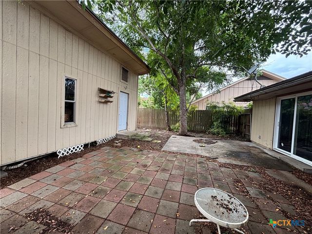 115 Bowling Green Drive, Victoria, TX 77904