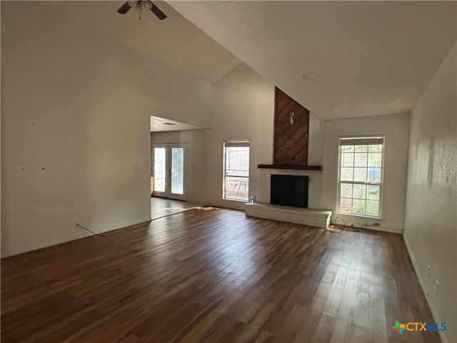 115 Bowling Green Drive, Victoria, TX 77904