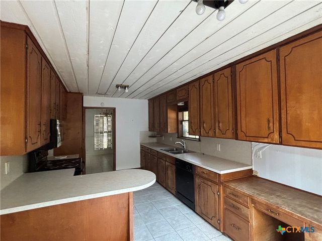 115 Bowling Green Drive, Victoria, TX 77904