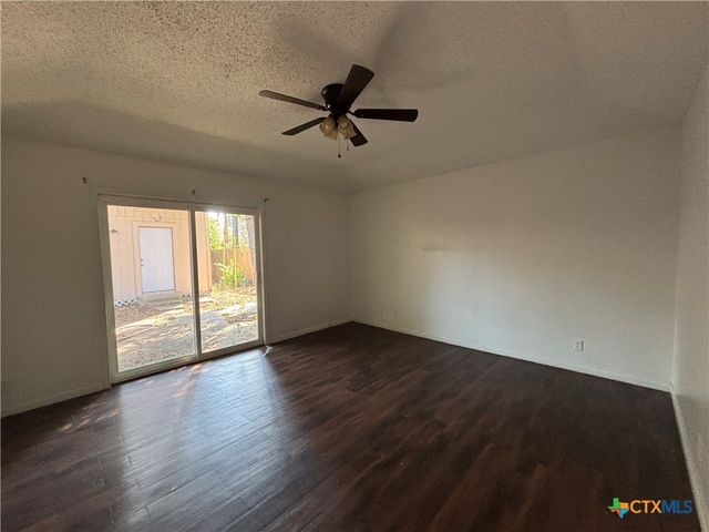 115 Bowling Green Drive, Victoria, TX 77904