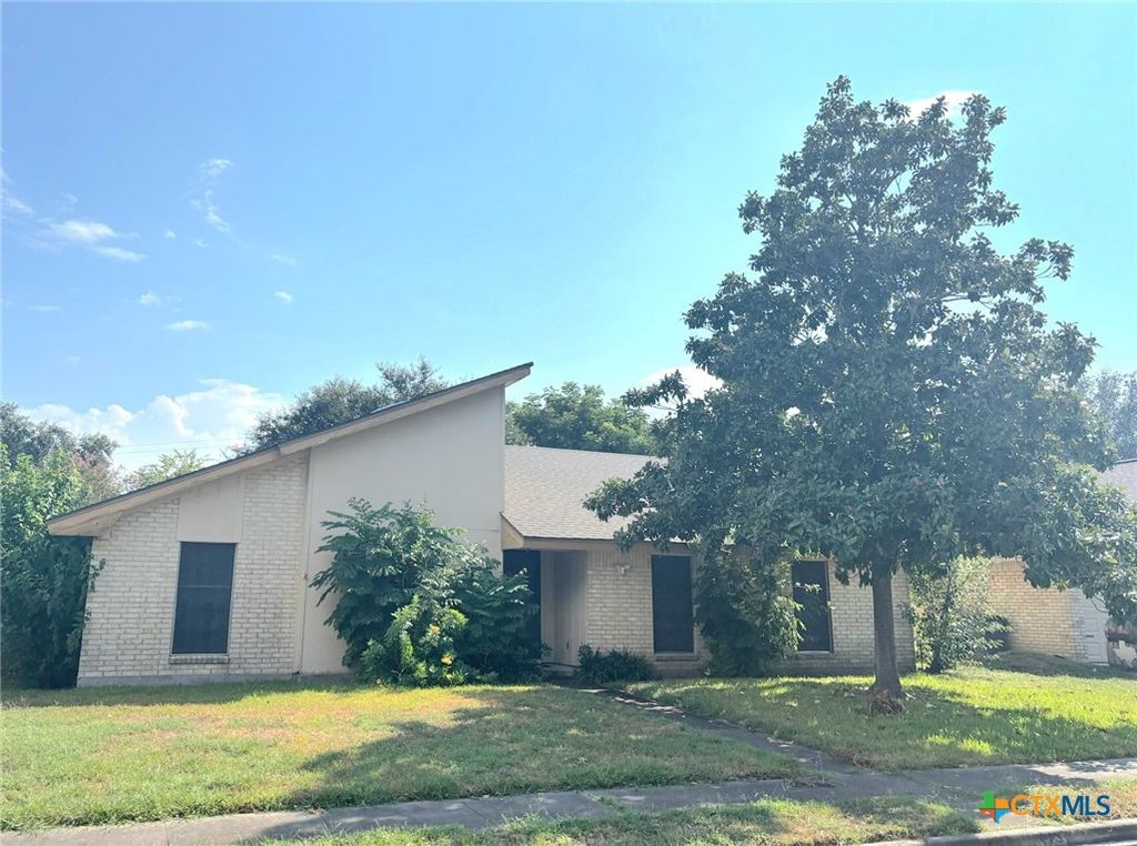 115 Bowling Green Drive, Victoria, TX 77904