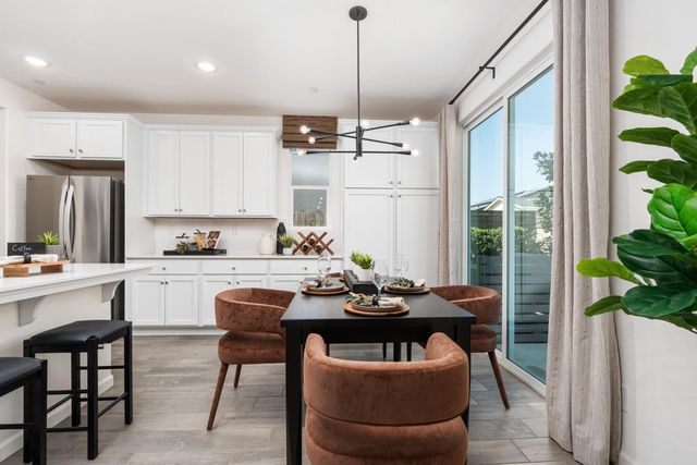 6552 E Clingstone Drive, Fresno, CA 93727