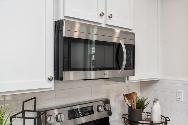 6552 E Clingstone Drive, Fresno, CA 93727