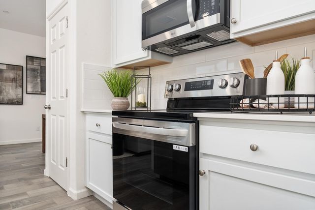 6552 E Clingstone Drive, Fresno, CA 93727