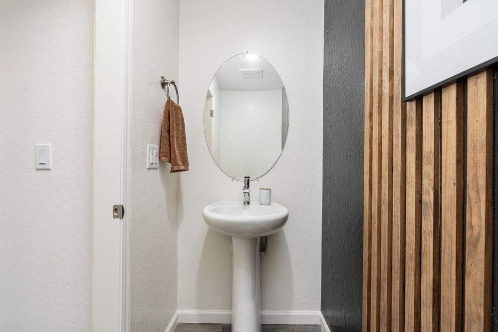 Image 21 of property listing at 6552 E Clingstone Drive, Fresno, CA 93727