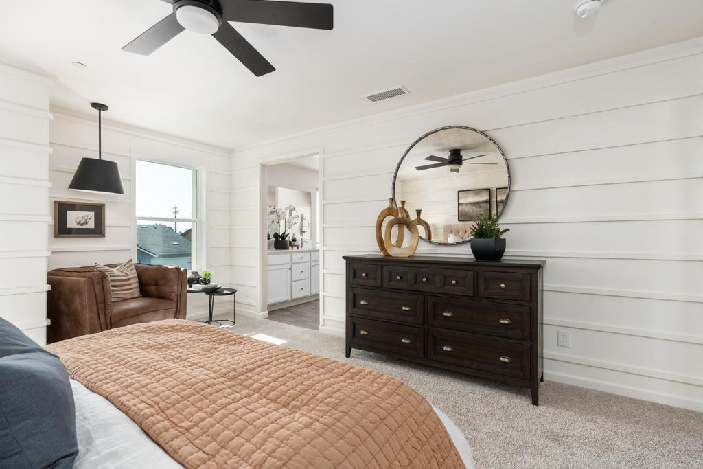 Image 33 of property listing at 6552 E Clingstone Drive, Fresno, CA 93727