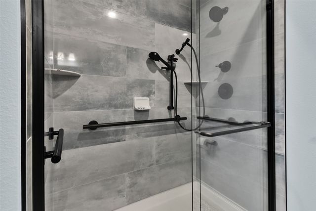 1158 County Road 1240, Savoy, TX 75479