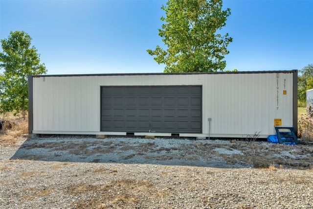 1158 County Road 1240, Savoy, TX 75479