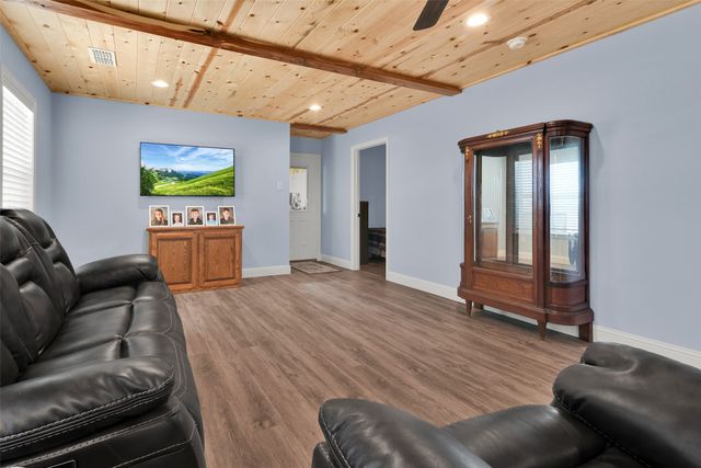 1158 County Road 1240, Savoy, TX 75479