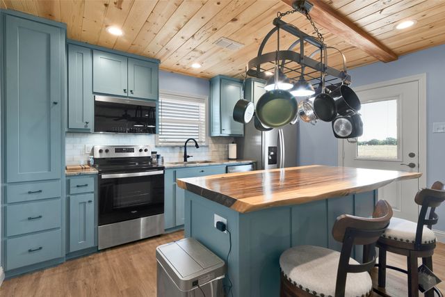 1158 County Road 1240, Savoy, TX 75479