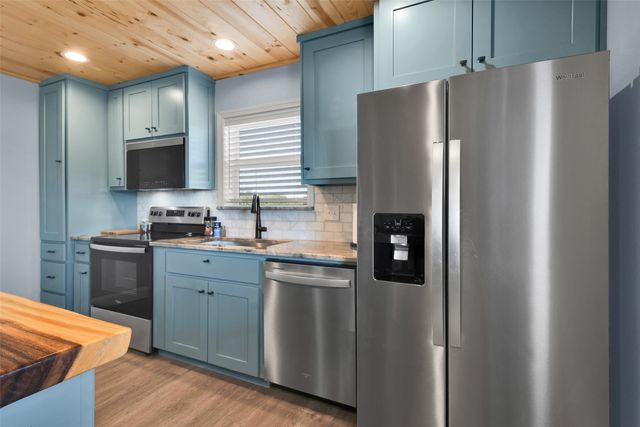 1158 County Road 1240, Savoy, TX 75479