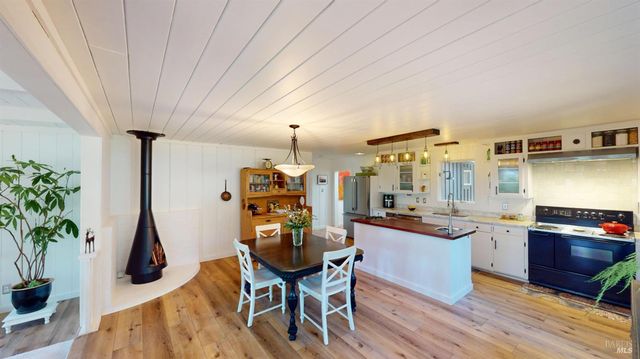 34924 Tock Ln, Gualala, CA 95445