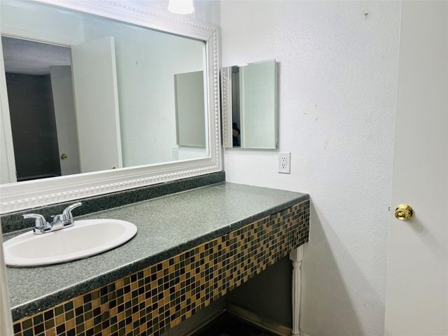 2800 Jeanetta Street 1702, Houston, TX 77063