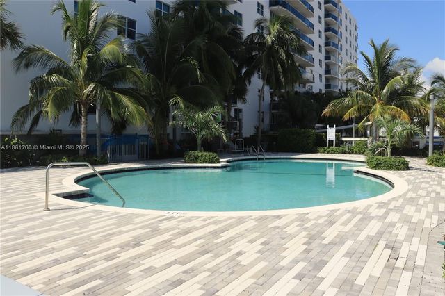 7501 E Treasure Dr 3K, North Bay Village, FL 33141