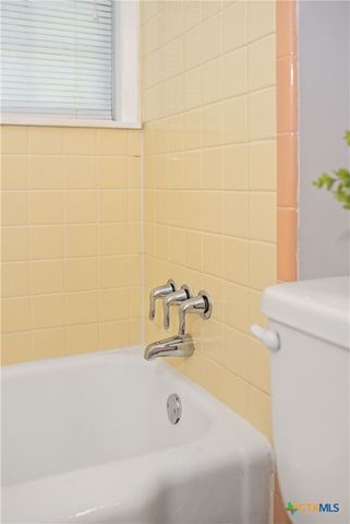 525 Travis Street, Port Lavaca, TX 77979