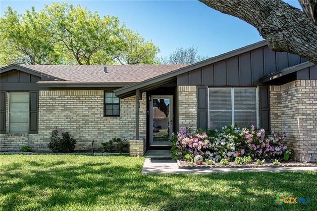 525 Travis Street, Port Lavaca, TX 77979