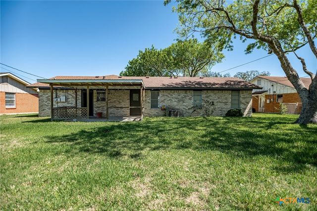 525 Travis Street, Port Lavaca, TX 77979