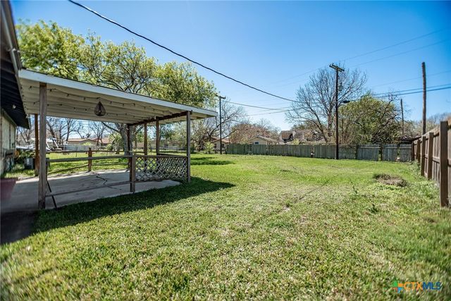 525 Travis Street, Port Lavaca, TX 77979