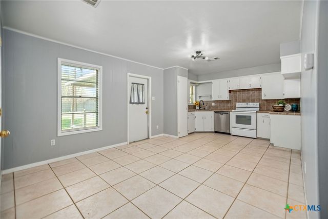 525 Travis Street, Port Lavaca, TX 77979