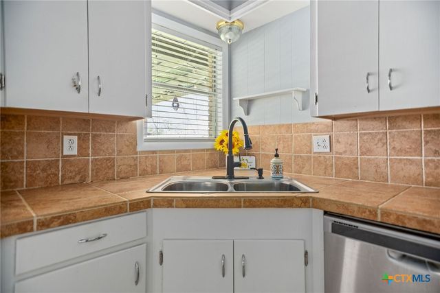 525 Travis Street, Port Lavaca, TX 77979