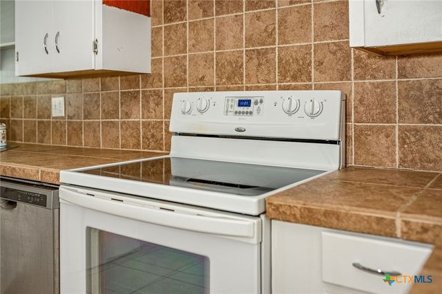 525 Travis Street, Port Lavaca, TX 77979