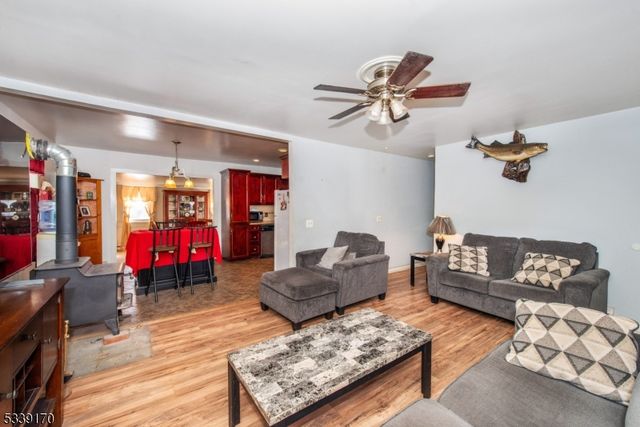 15 Van Dunk Ln, Ringwood Boro, NJ 07456