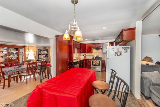 15 Van Dunk Ln, Ringwood Boro, NJ 07456