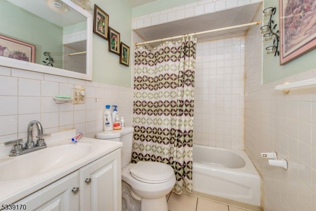 15 Van Dunk Ln, Ringwood Boro, NJ 07456