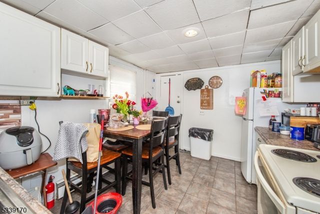 15 Van Dunk Ln, Ringwood Boro, NJ 07456