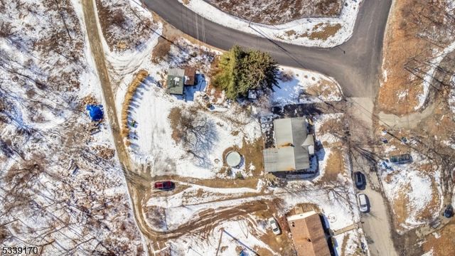 15 Van Dunk Ln, Ringwood Boro, NJ 07456
