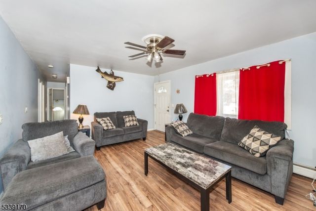 15 Van Dunk Ln, Ringwood Boro, NJ 07456