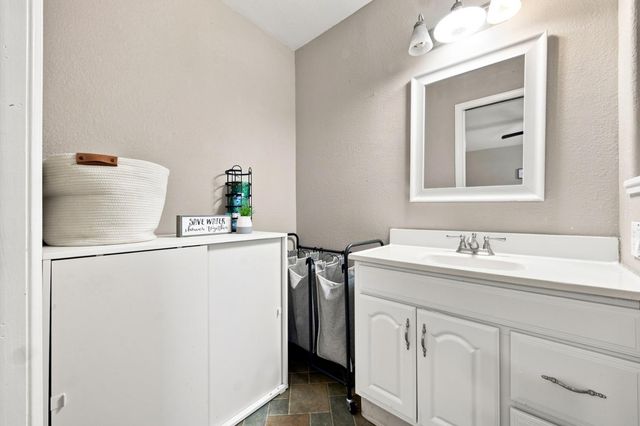2887 Azevedo Dr, Sacramento, CA 95833