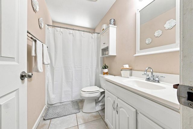 2887 Azevedo Dr, Sacramento, CA 95833