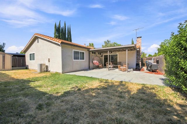 2887 Azevedo Dr, Sacramento, CA 95833