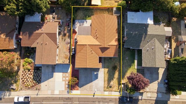 2887 Azevedo Dr, Sacramento, CA 95833