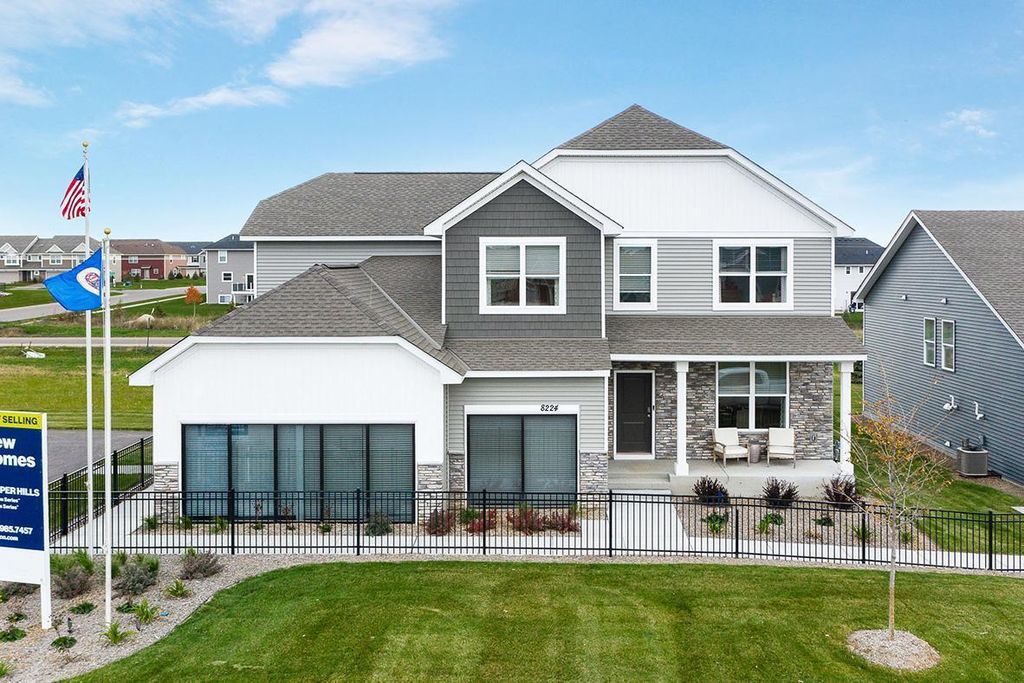 8224 Saddle Trail, Woodbury, MN 55129