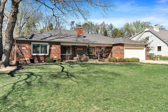 5 S Drury Ln, Wichita, KS 67207