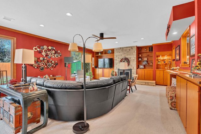 5 S Drury Ln, Wichita, KS 67207