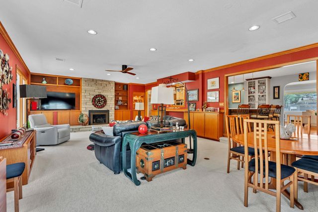 5 S Drury Ln, Wichita, KS 67207