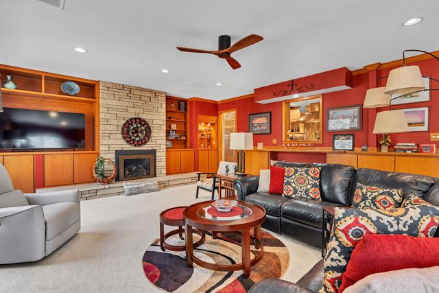 5 S Drury Ln, Wichita, KS 67207