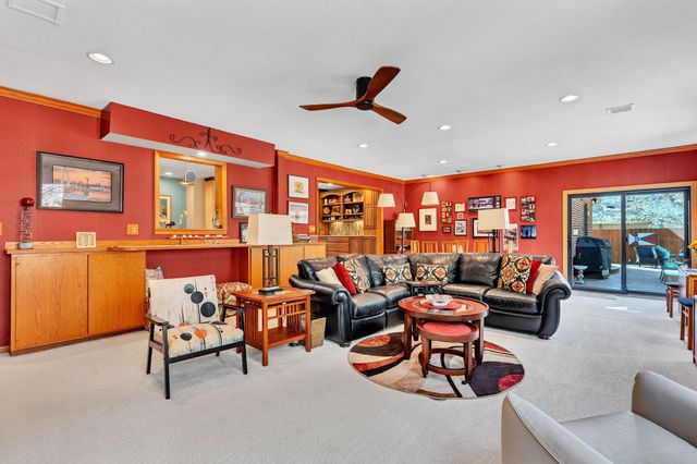 5 S Drury Ln, Wichita, KS 67207