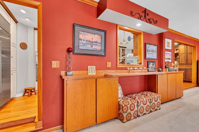 5 S Drury Ln, Wichita, KS 67207