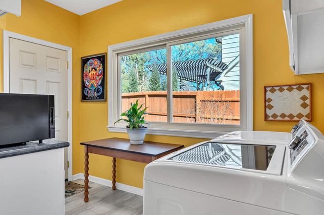 5 S Drury Ln, Wichita, KS 67207