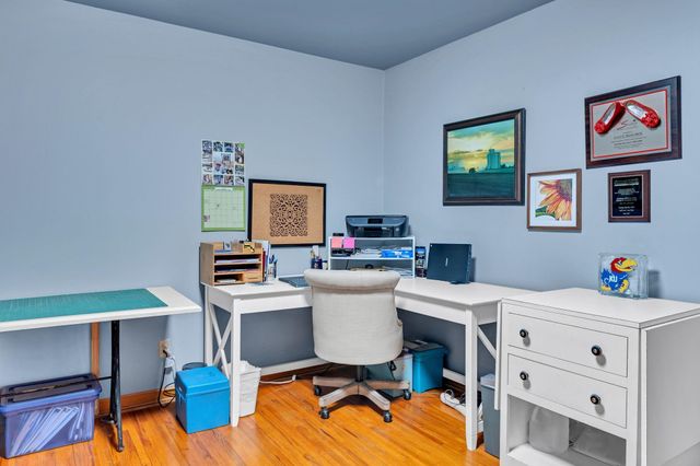 5 S Drury Ln, Wichita, KS 67207