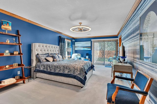 5 S Drury Ln, Wichita, KS 67207